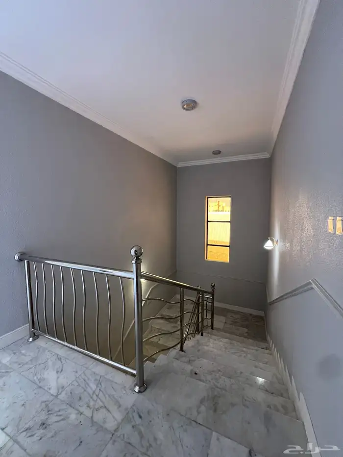 اخر روف بملحق للبيع بحي النعمان قرب الرصراص والقاعدة الجوية 39