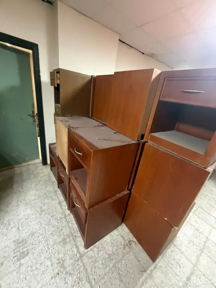 دولاب و تسريحة و ضهر سرير خشب للبيع بمكة المكرمة 0