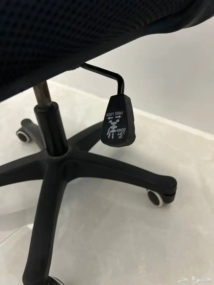 كرسي مكتبي للبيع قابل للتفاوض 2