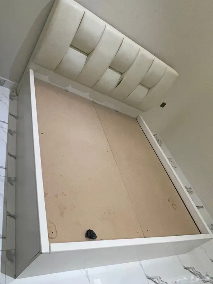 للبيع سرير زي ماهو موضح بالصوره 0