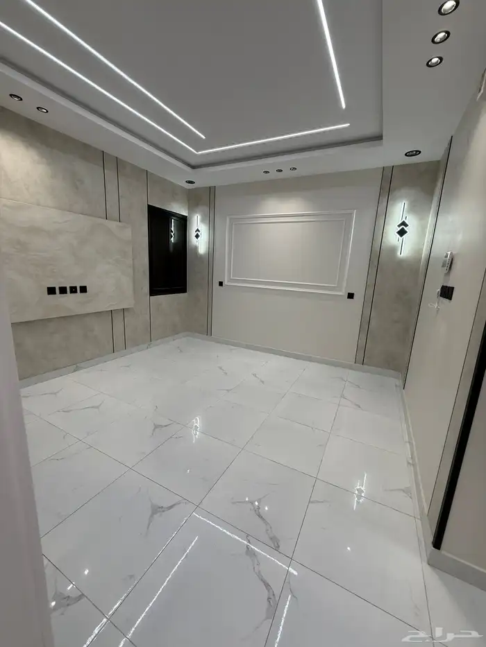 للبيع دور أرضي بحوش وشقق علويه بسطح حي الضيافه خميس مشيط 16