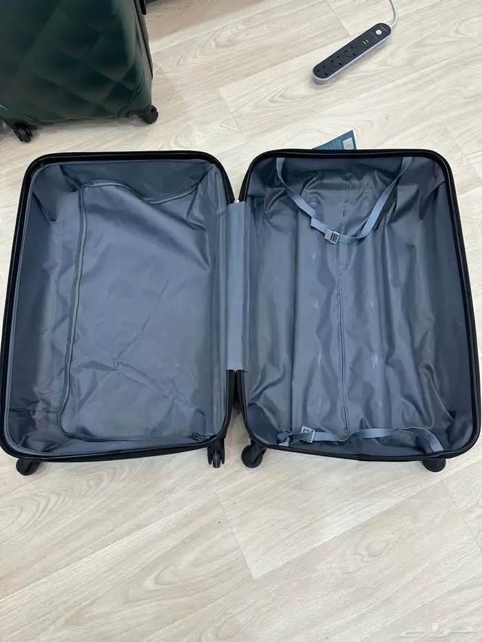 طقم حقائب سفر جديدة للبيع 1