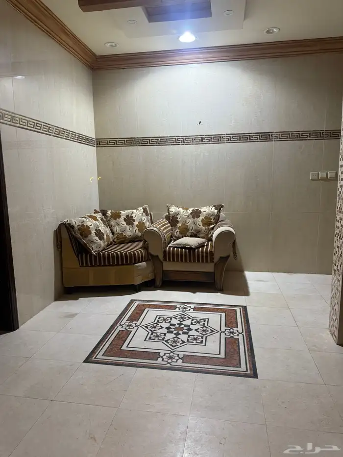 للإيجار شقة مفروشة مع حوش جزء من فلة في حي الحمدانية 13