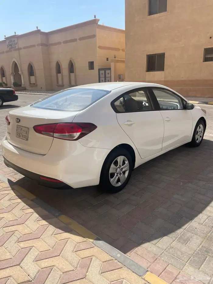 كيا سيراتو 2018 للبيع بحالة جيده 3