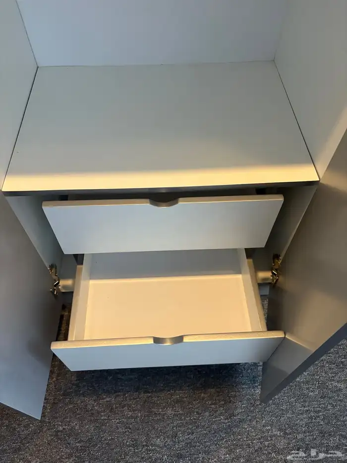 دولاب نظيف للبيع بكامل اغراضه 0