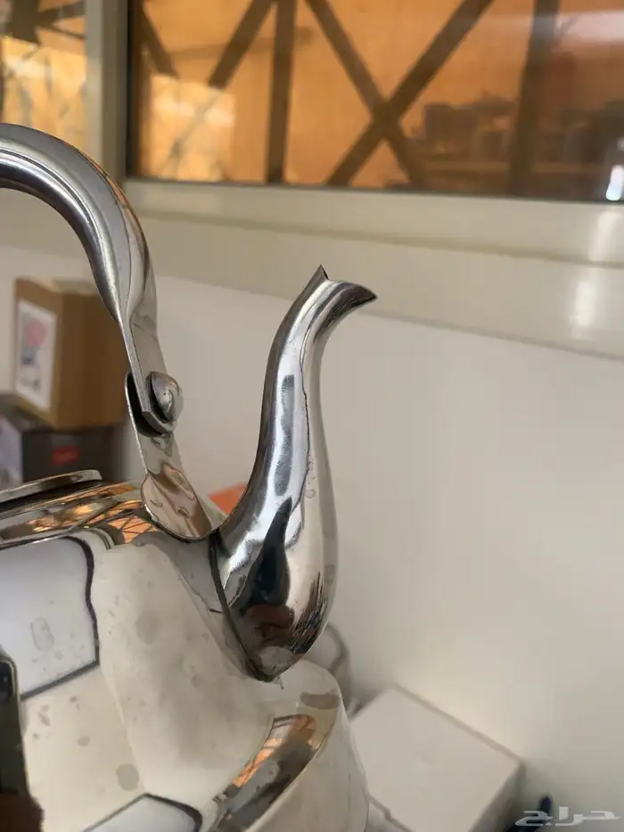 أبريق ستيل ثقيل بقاعدة عريضة وثقيلة طراز قديم 2