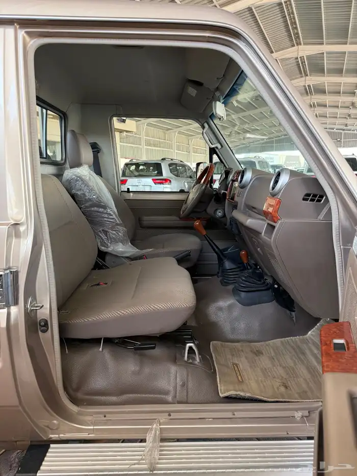 تويوتا شاص بريمي رفرف موديل 2016 15