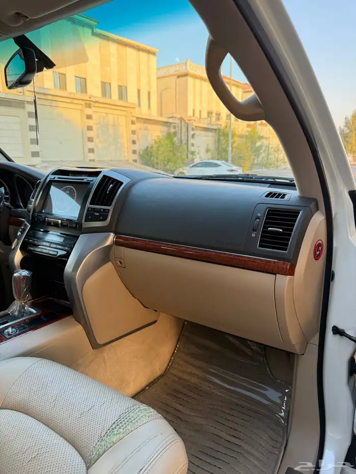 لاندكروزر VXR 2015 بريمي ( وكالة ) 29