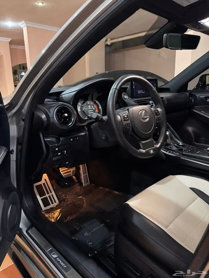 لكزس IS 350 F Sport 2023 17