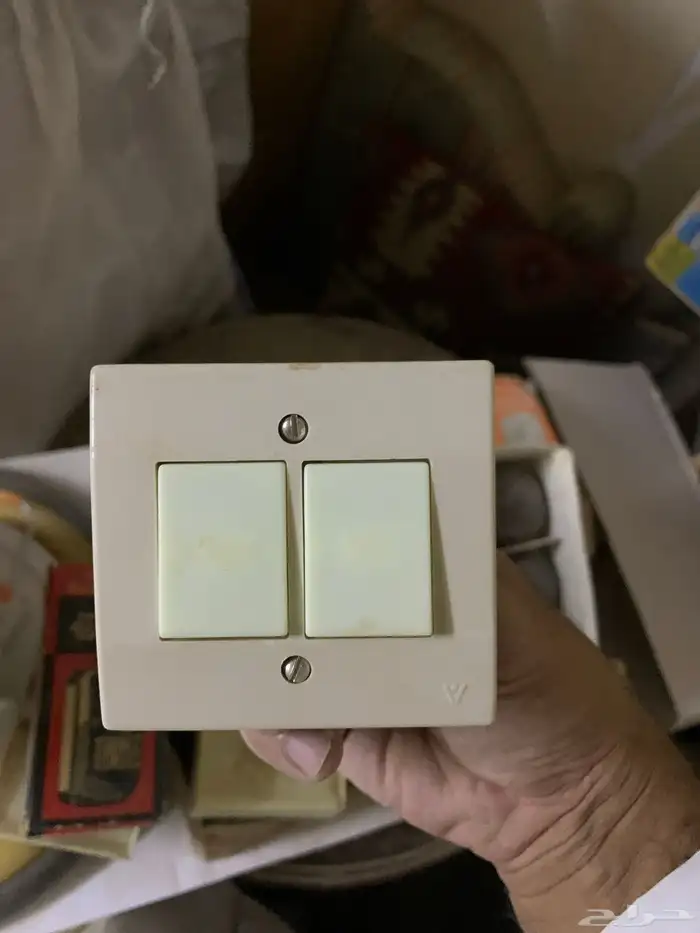 أفياش بيوت قديمة مفيش مروحة 15