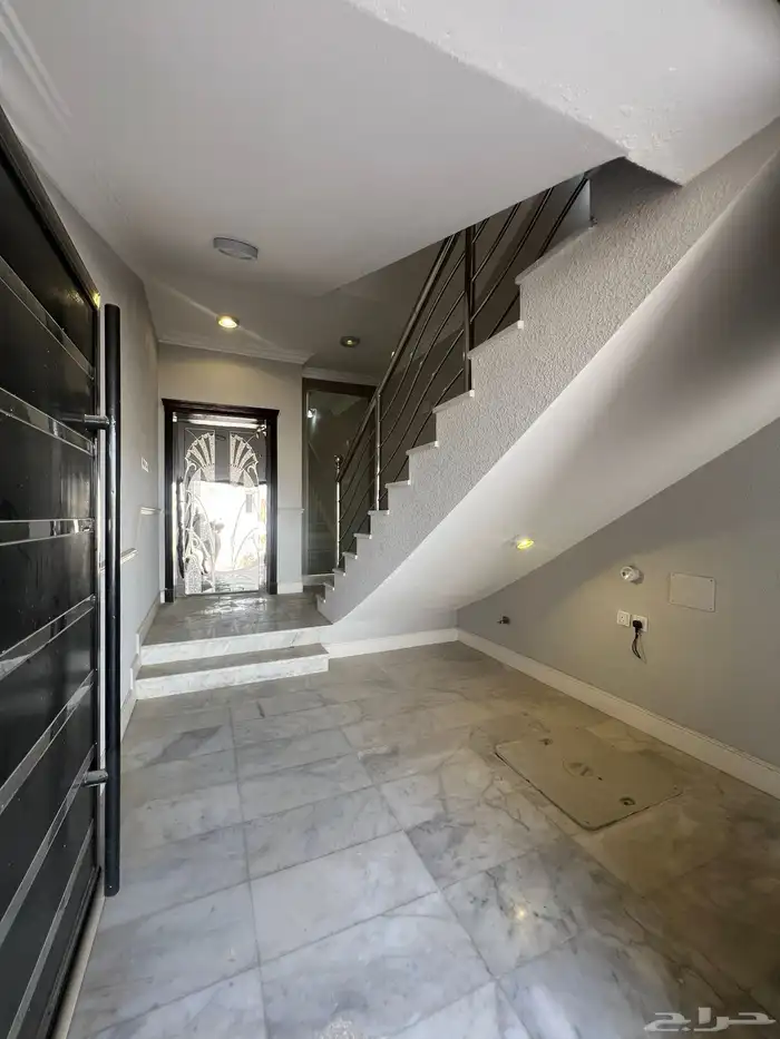 اخر روف بملحق للبيع بحي النعمان قرب الرصراص والقاعدة الجوية 4