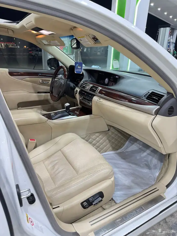 لكزس LS460 2015 وكالة 37