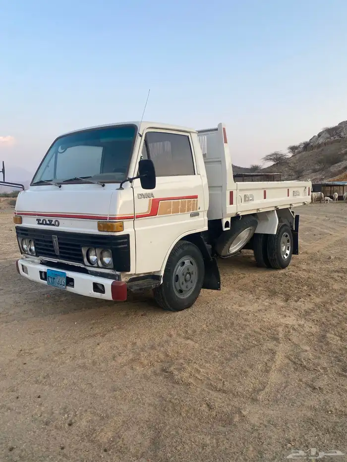 للبيع قلاب تايوتا نظيف 2