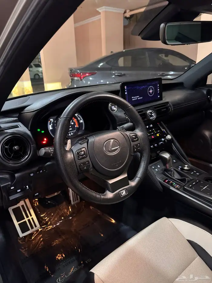 لكزس IS 350 F Sport 2023 21