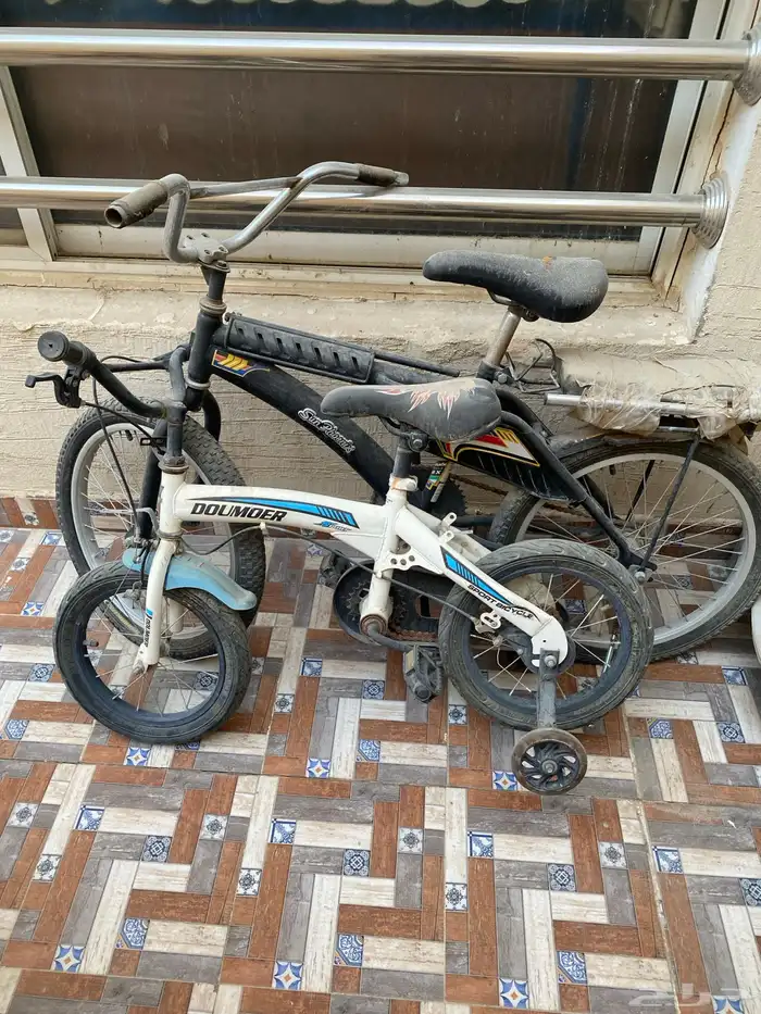 جوالات قديمه يحتاج لها بطاريه وشاحن و2 سيكل من نوع رانبو 1