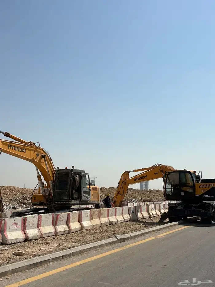 بوكلين جنزير للايجار   بوكلين كفرات للايجار 2