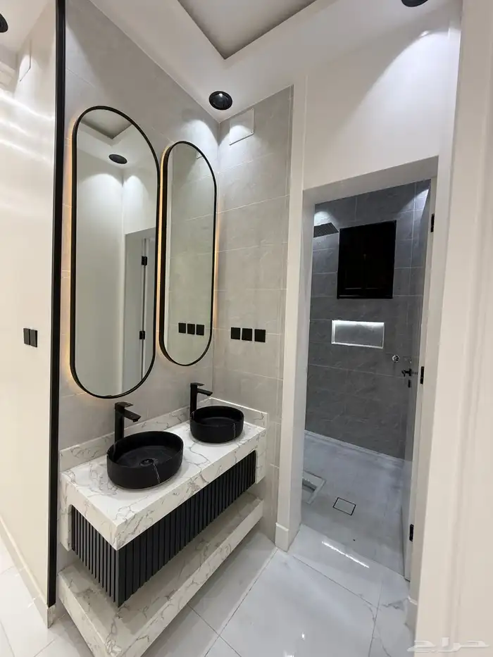 للبيع دور أرضي بحوش وشقق علويه بسطح حي الضيافه خميس مشيط 9