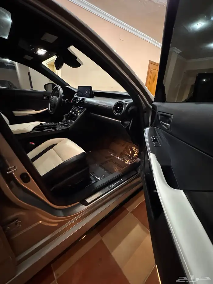 لكزس IS 350 F Sport 2023 27