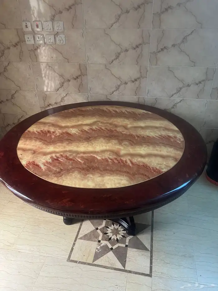 طاولة طعام كبيرة دائرية قطرها 150 سم كلاسيكية صنع بالخارج 3