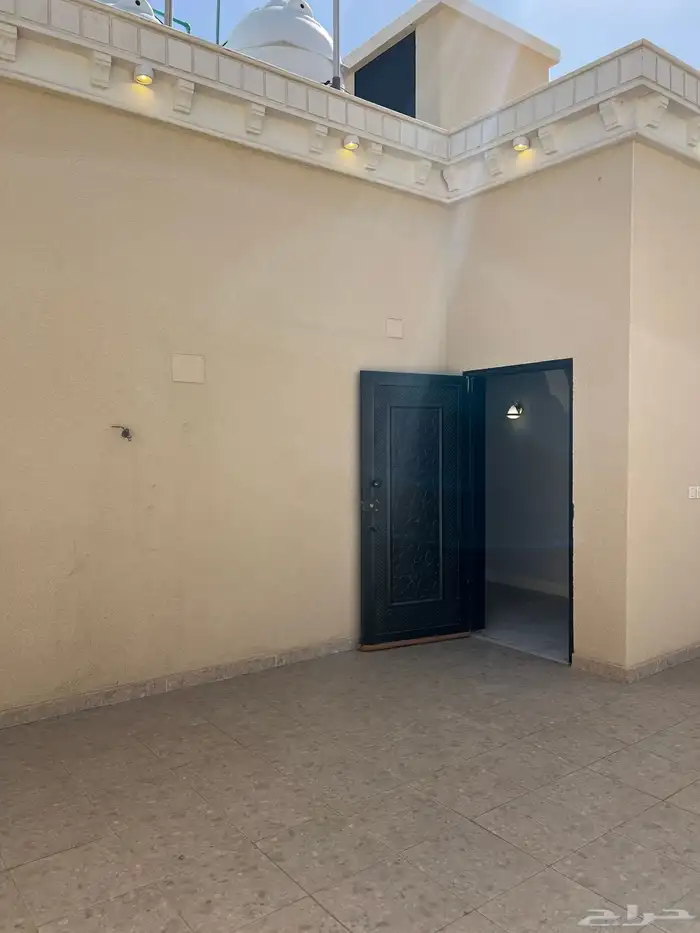 اخر روف بملحق للبيع بحي النعمان قرب الرصراص والقاعدة الجوية 53