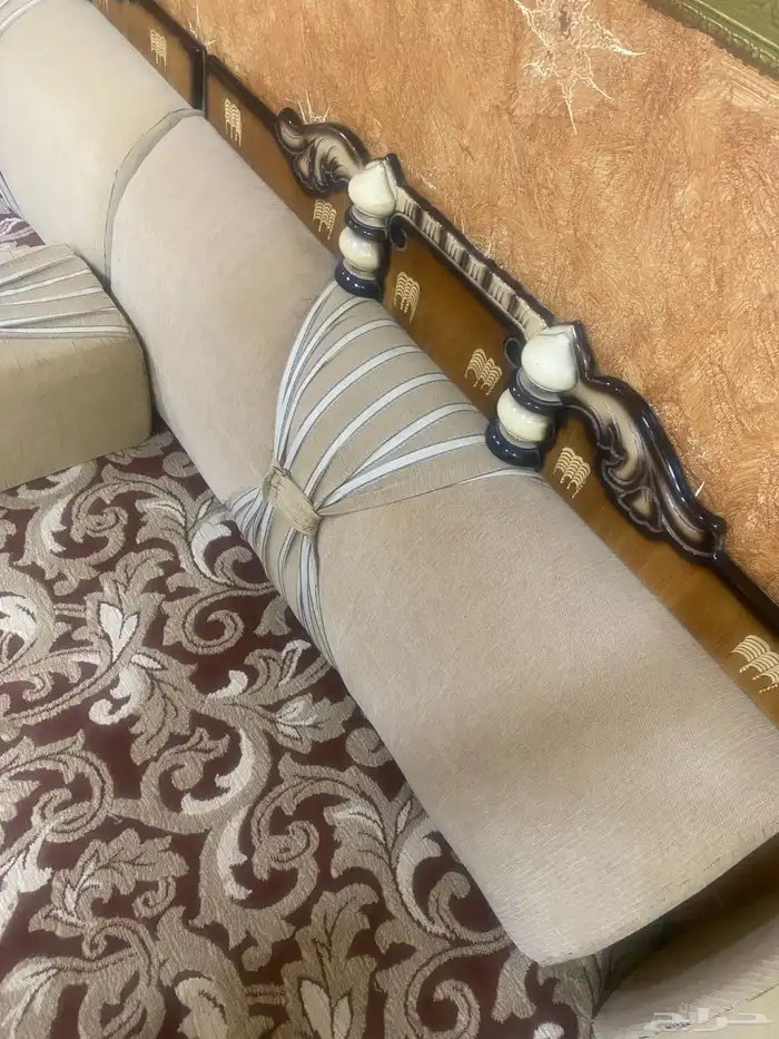 فرشه ومخاد ومراكي المقاس تقريبا7في4 2