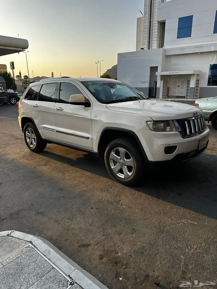 جيب شروكي قراند مديل 2011 0