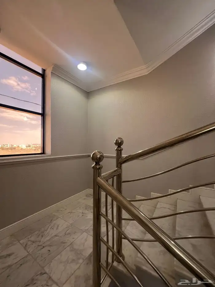 اخر روف بملحق للبيع بحي النعمان قرب الرصراص والقاعدة الجوية 7