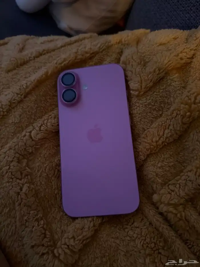 آيفون 16 وردي 1