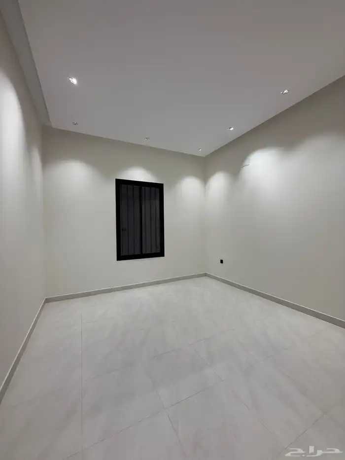 للبيع ارواف ارضيه وارواف علويه ببايكة سيارة ابها حي الزهور 15