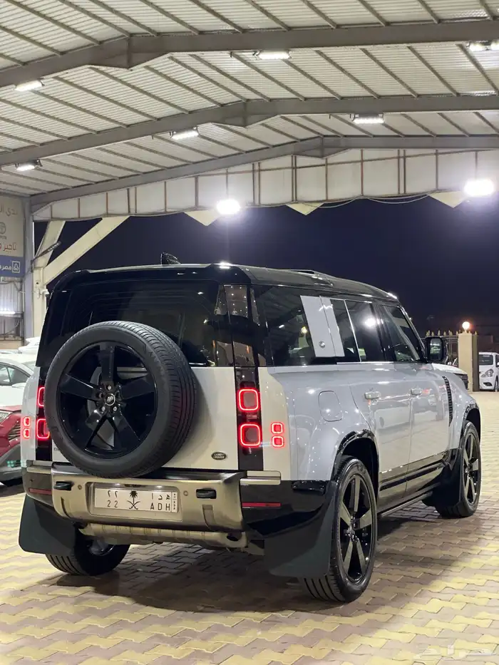 لاندروفر ديفندر X110 خليجي 2021 شبه جديد 6