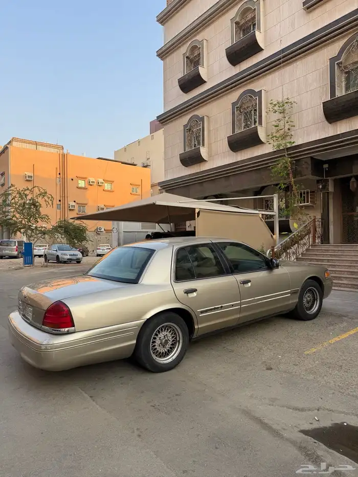 فورد كراون فكتوريا 2