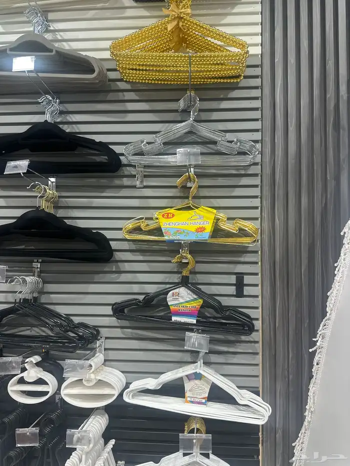 علاقات ملابس شماعات عبايات 4