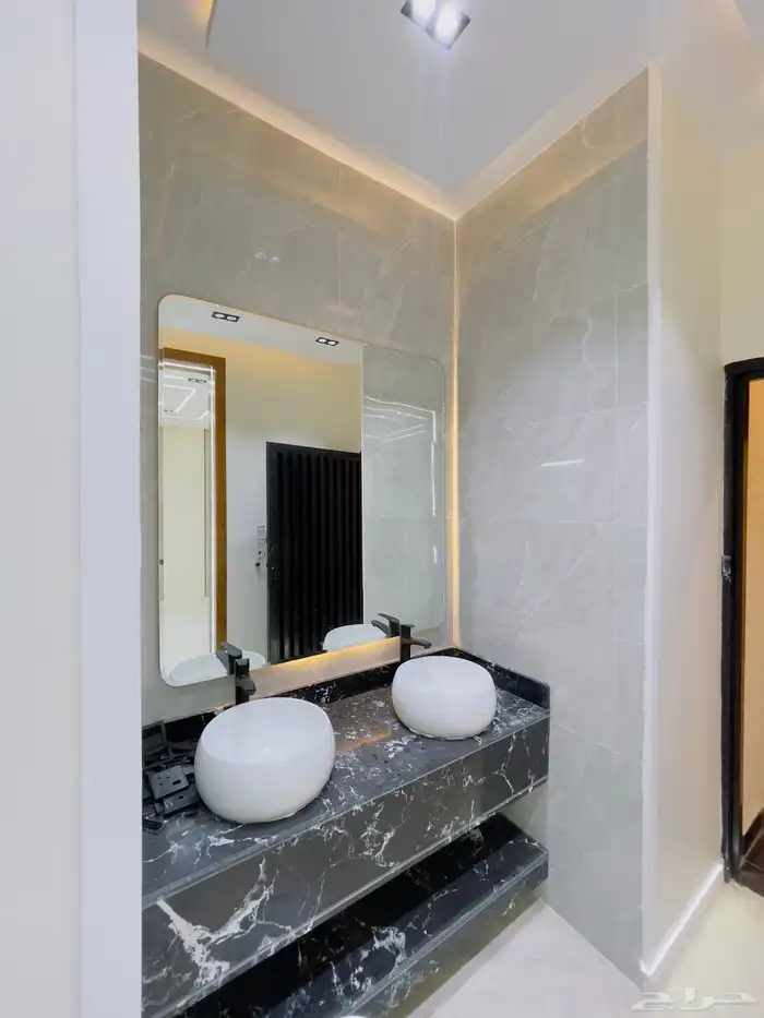 للبيع شقق تمليك ارضي بحوش مدخل سيارة حي الموسى 5