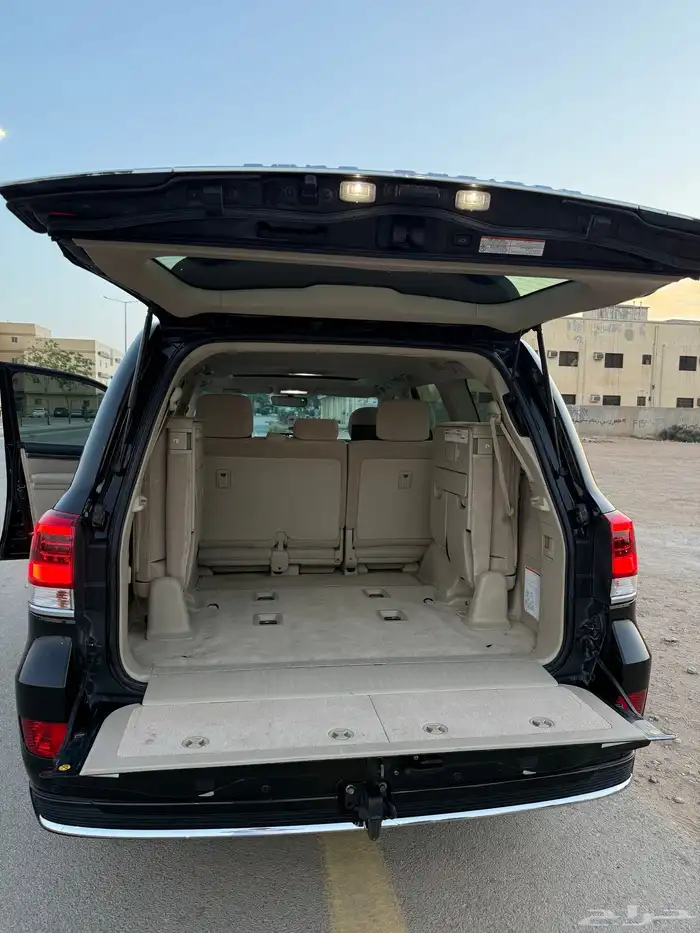 لاندكروزر 8