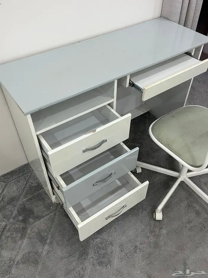 مكتب دراسي مع كرسي 0