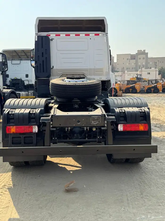 معدات واليات وشاحنات بأسعار نهايه السنه 3