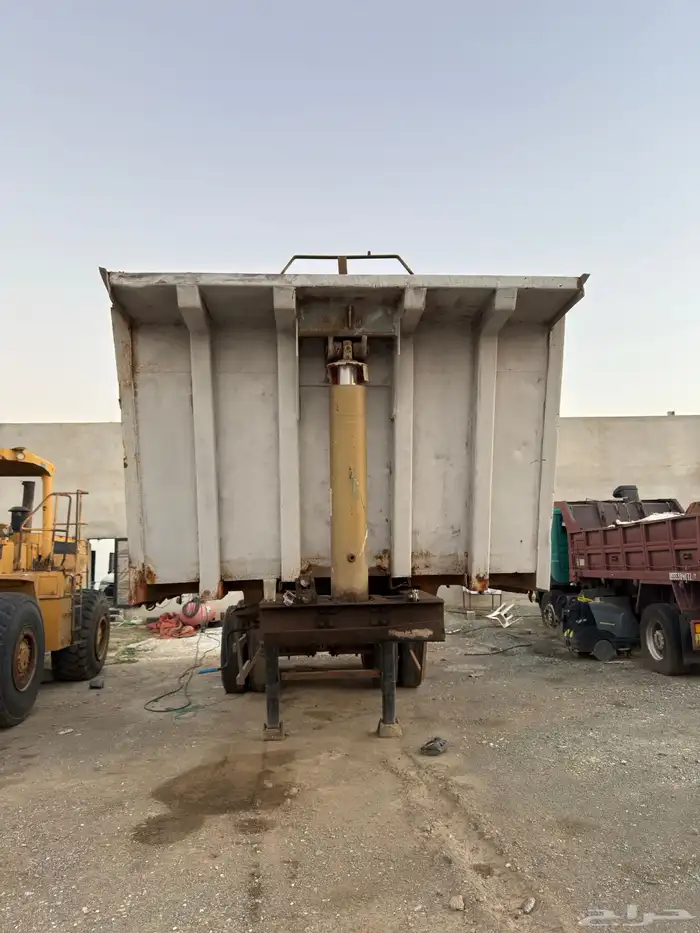 للبيع صندوق قلاب 1