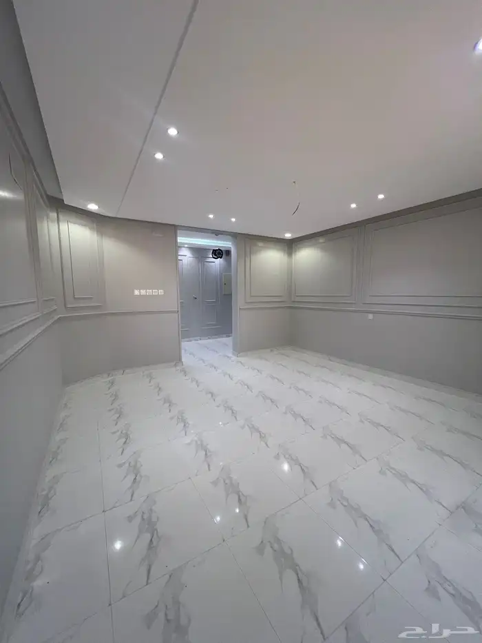 اخر روف بملحق للبيع بحي النعمان قرب الرصراص والقاعدة الجوية 14