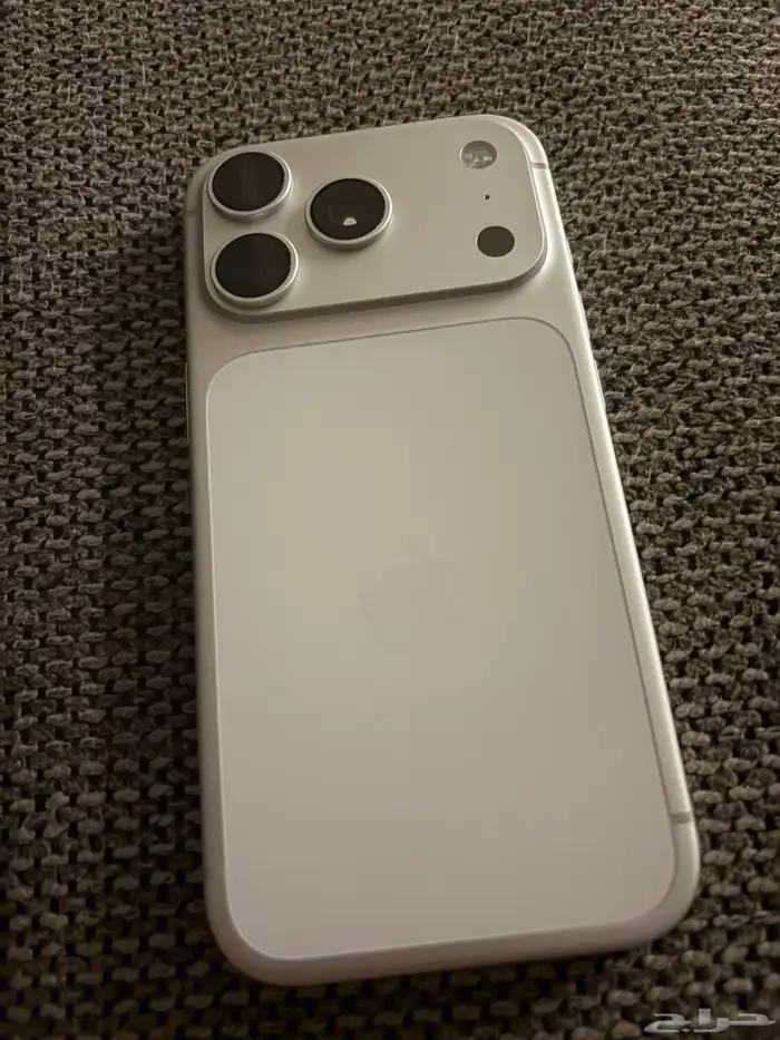 ايفون 17 برو للبدل بالازرق 0