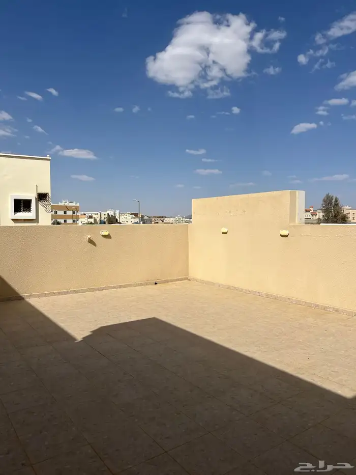 اخر روف بملحق للبيع بحي النعمان قرب الرصراص والقاعدة الجوية 56