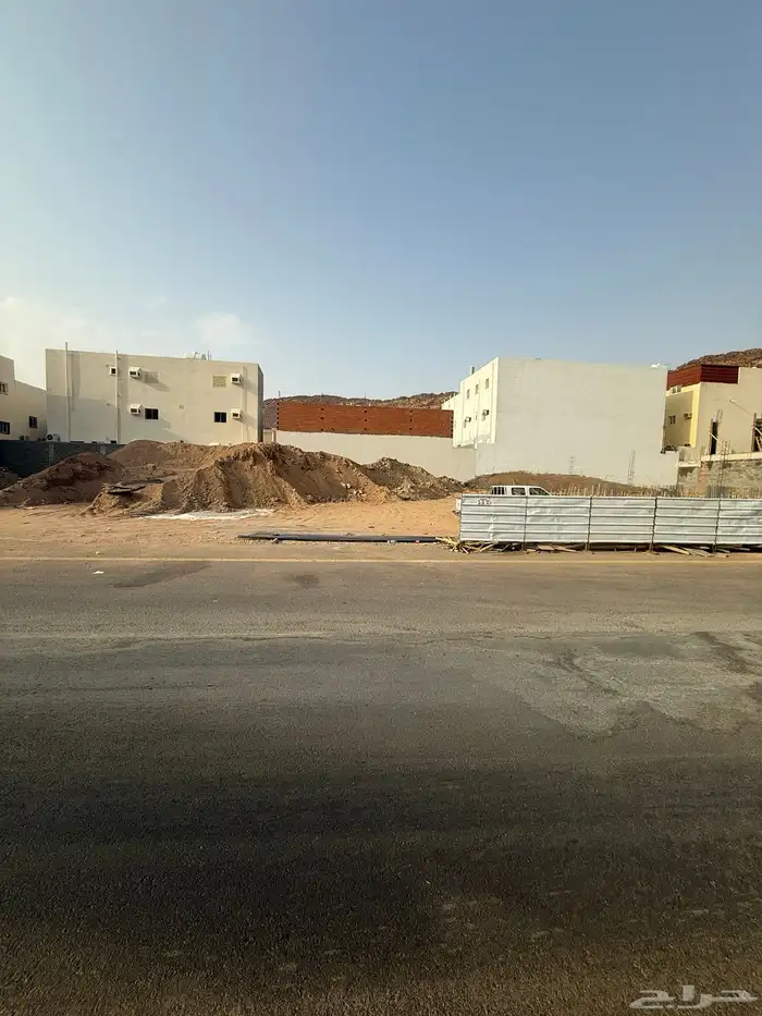 للبيع ارض تجارية في مخطط السلام م623 شارع35م شمالي 26