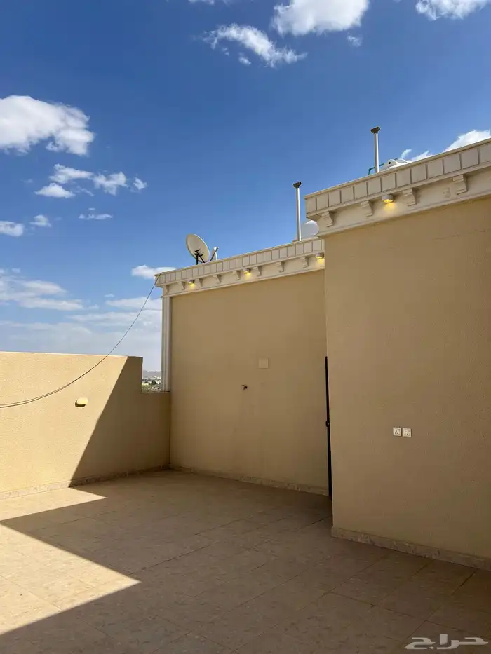 اخر روف بملحق للبيع بحي النعمان قرب الرصراص والقاعدة الجوية 55