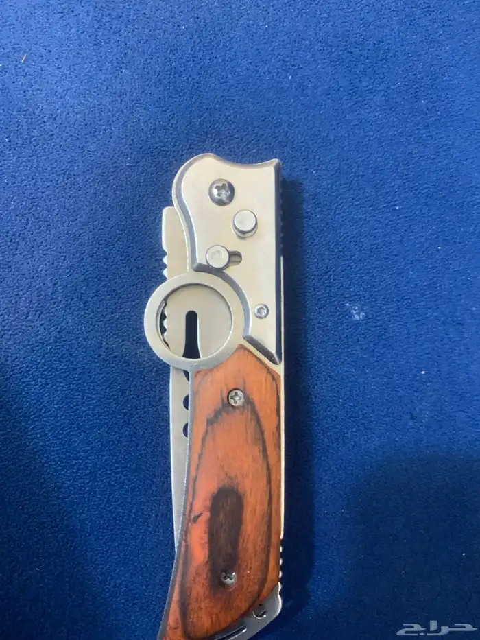 سكين اوتماتيك تنفتح ب الزر و فيها امان 0