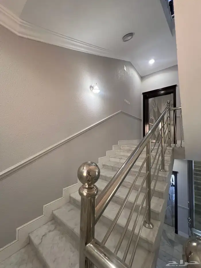 اخر روف بملحق للبيع بحي النعمان قرب الرصراص والقاعدة الجوية 9