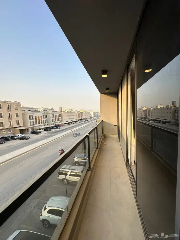 شقة فاخرة مؤثثة في حي الملقا مساحة 185م 11