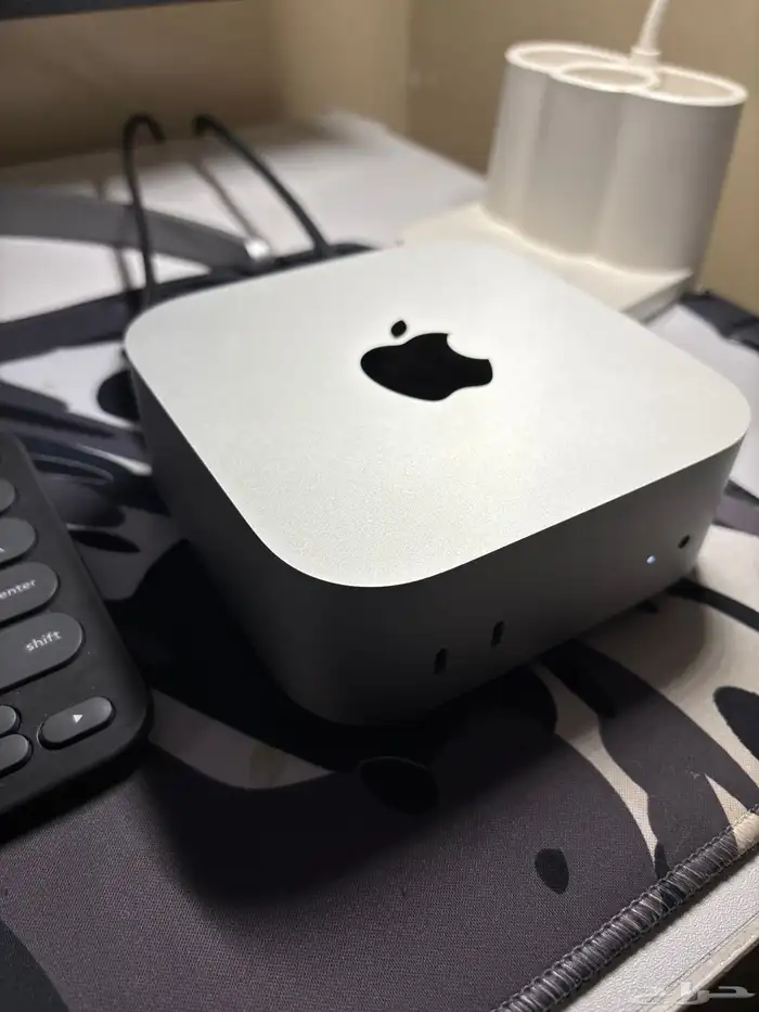 ماك ميني وملحقاته كامله مع شاشه للبيع 2700 2