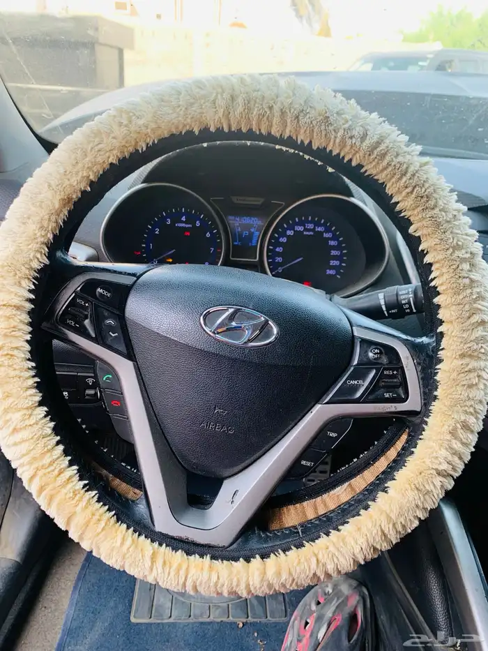 فوليستر 2012 هيونداي مصدومة للبيع 33