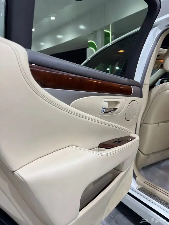 لكزس LS460 2015 وكالة 53