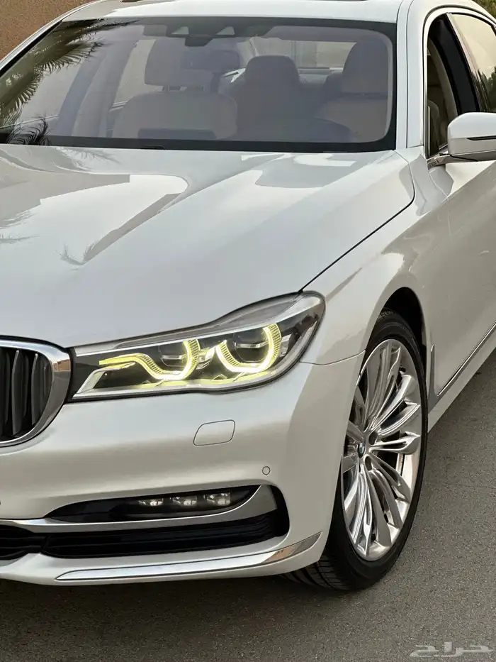 بي ام 740 ماشي فقط 73 الف بدي وكاله صيانات وكاله 1