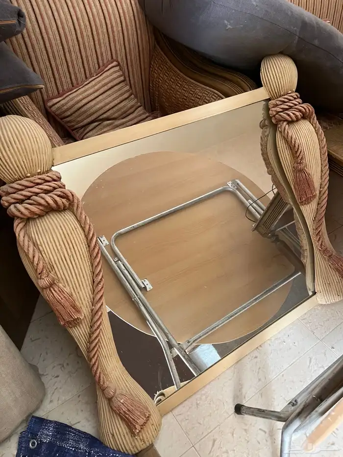 اثاث مجلس نساء مع طاولاته مستطيله وثنتين مربعات صغار 1